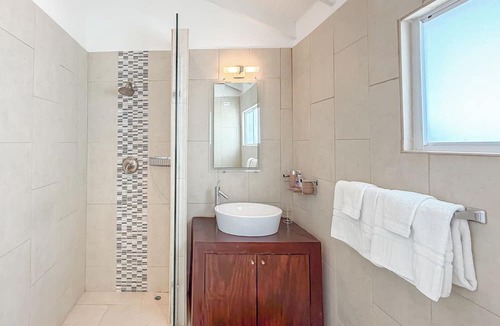 Porters House | Mango Court 3 - 3BR Townhouse Near Holetown with Shared Pool