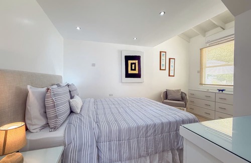 Porters House | Mango Court 3 - 3BR Townhouse Near Holetown with Shared Pool