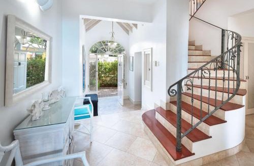 Old Trees Bay Villa | Beachfront Bliss with Plunge Pool - Seashells