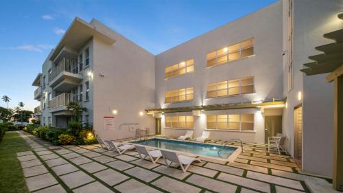 Little Battaleys Apartment | Across from beach with resort pool - Coral Beach 202