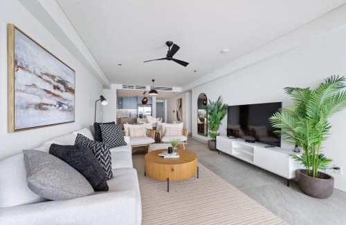 Brighton Apartment | Contemporary Beachfront Condo - Allure 403