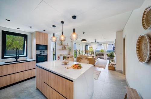 Brighton Apartment | Exceptional Beachfront Condo - Allure 101