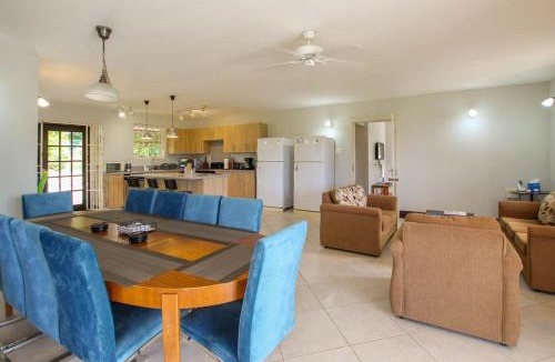 Speightstown House | Large Family Friendly Home with Pool Just 2 mins from Beach - Chindwin