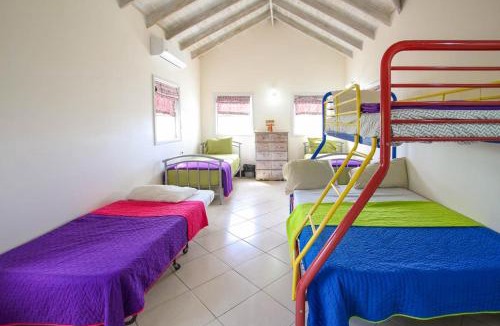 Speightstown House | Large Family Friendly Home with Pool Just 2 mins from Beach - Chindwin