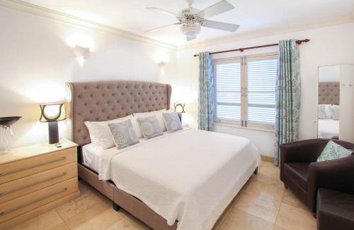 Old Trees Bay Apartment | Stunning 2-bed Beachfront Condo on Paynes Bay