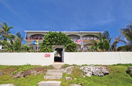 Green Garden Apartment | Oceanfront 1-bed Apt with Pool near Surfing - Rosalie 2