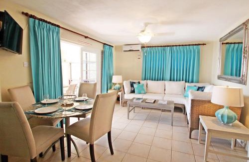 Green Garden Apartment | Oceanfront 1-bed Apt with Pool near Surfing - Rosalie 2