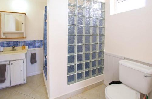 Speightstown House | Large 4-bed Family Friendly Home with Pool Just 2 mins from Beach - Chindwin