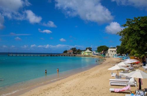 Speightstown House | Large 4-bed Family Friendly Home with Pool Just 2 mins from Beach - Chindwin