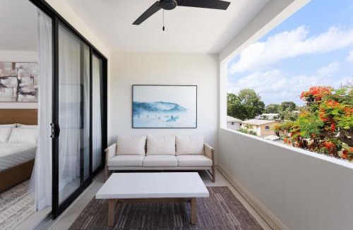 Lower Carlton House | New CHIC 3BR Villa Walk to Beach Pool & Terrace