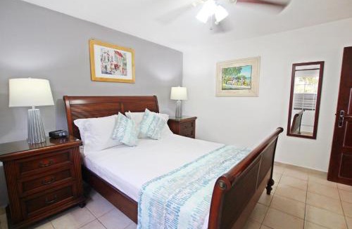 Green Garden Apartment | Oceanfront 2-bed Apt with Pool near Surfing - Rosalie 2