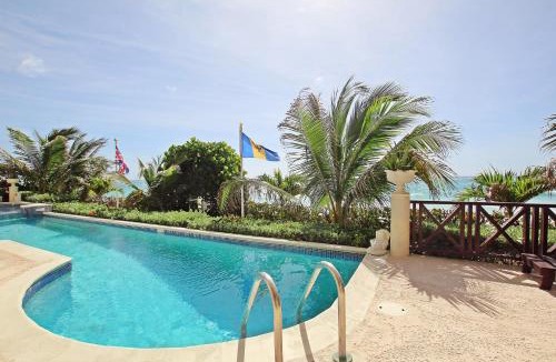 Green Garden Apartment | Oceanfront 1-bed Apt with Pool near Surfing - Rosalie 2