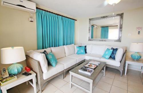 Green Garden Apartment | Oceanfront 1-bed Apt with Pool near Surfing - Rosalie 2