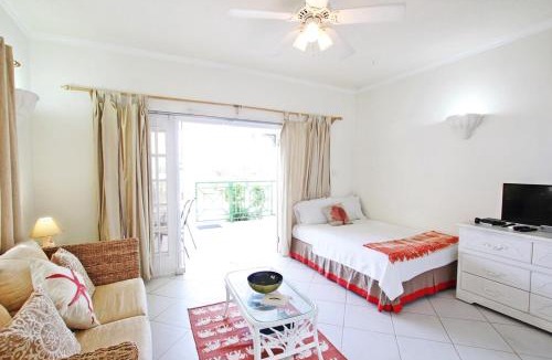 Worthing Apartment | Beachfront Studio with Pool