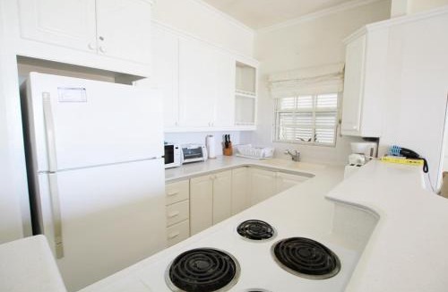 Worthing Apartment | Beachfront Studio with Pool