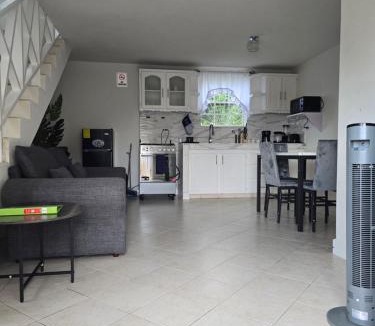 Piligrim Road Apartment | Cassywins Short Term Rentals Apt 6
