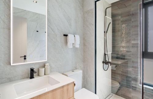 Brighton Apartment | Exceptional Beachfront Condo - Allure 101 2bed