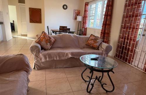 Oistins Apartment | Charming Montrose 2-Bd Apartment