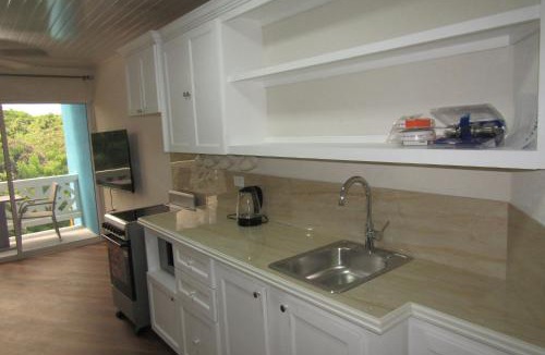 Lazaretto Apartment | 204 Batts Rock Beach Condos