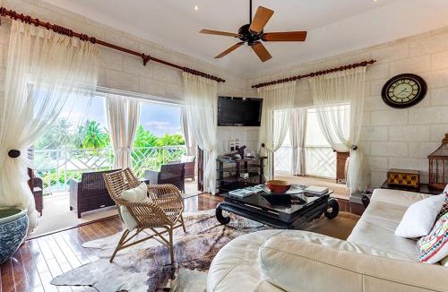 Sunset Crest Hotel | The Palms Resort