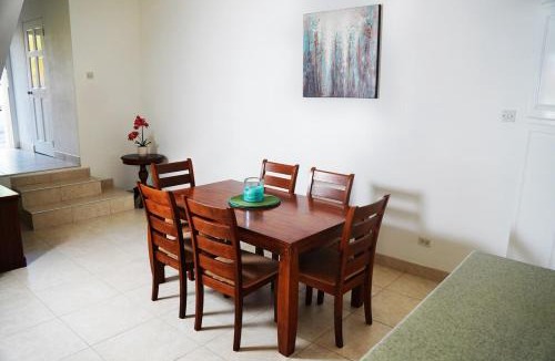 Clermont House | Calabaza Casa 3 Bedroom Near Dining Secure Central Location