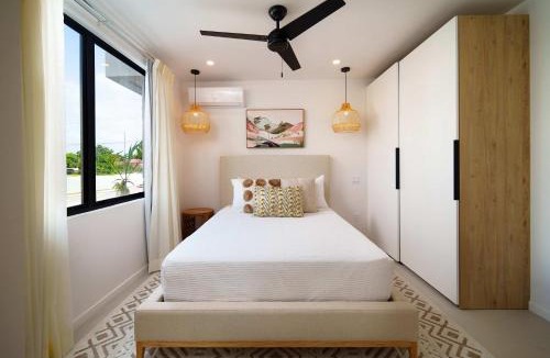 Lower Carlton House | New Stylish 3BR with Private Pool ! Walk to Beach