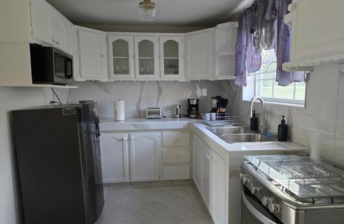 Below Rock Apartment | Cassywins Short Term Rentals APT 3