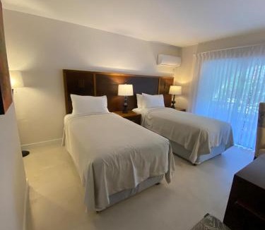 Dover Hotel | Hôtel Le Roy