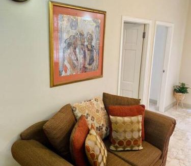 Dover House | Steps 2 Beach - 5 Bedroom 3 Bathroom Villa
