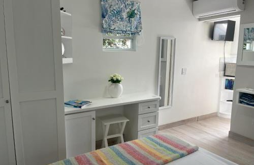 Sandy Lane Apartment | The Pod, access to Pool & Beach Club, Sunset Crest