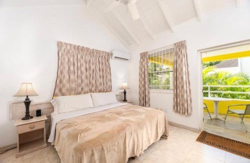 Lascelles Villa | Vida Mejor - West Pool