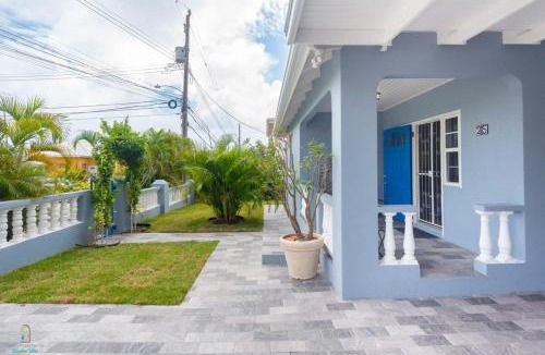 Welches House | Impressive Private Pool Mandevilla Home Near Beach