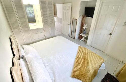 Sunset Crest Apartment | The Sugarcane Suite