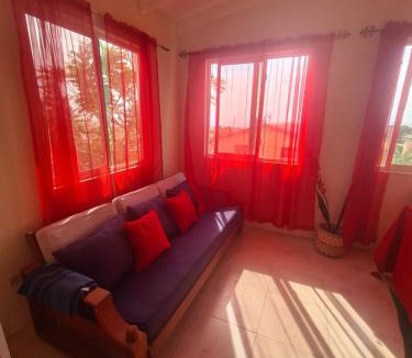 Husbands House | Spacious Guesthouse