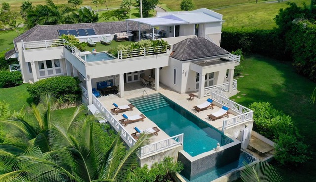 Beautiful 5 Bedroom Property in Apes Hill