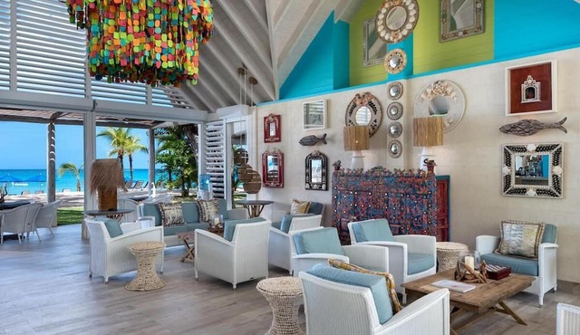 6 Br Vacation Home with Private Pool in Holetown