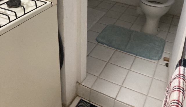 Self contained 3 persons apartment in Christ Church
