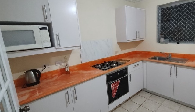 6 min walk to Rockley beach & good location in Bridgetown
