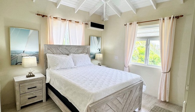 Renovated Townhouse with large pool, 1 min walk to Beautiful Brandon’s Beach in Bridgetown