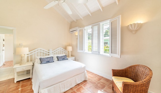 1 minute to the Beach! Family sized luxury Villa with Pool, West Coast Barbados in St Peter