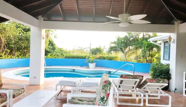 his Villa is perfect if you enjoy discovering hidden beaches in Apple Hall