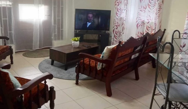 Cozy one-bedroom apartment with wifi and a/c. 5 minutes to malls and grocery. in Bridgetown