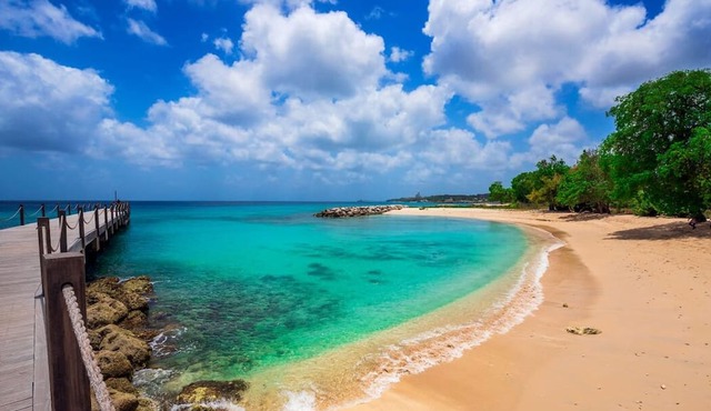 Get Ready for Blissful Getaway! Near Animal Flower Cave! Outdoor Pools, Parking! in Maynards
