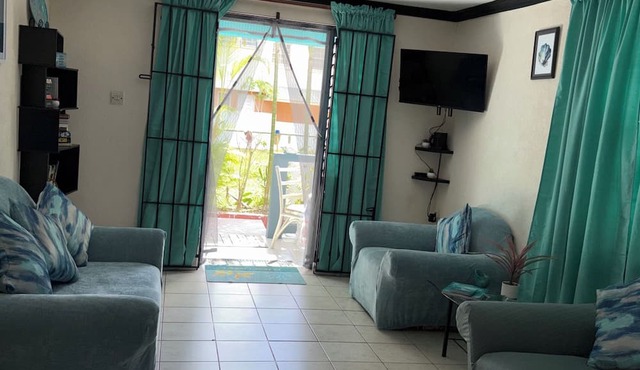 Cozy 2-bedroom apartment on Barbados South Coast, near the beach and attractions in Oistins