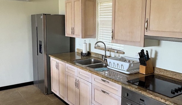 Modern 1-bedroom condo ,180m from beach ,with pool , AC and gym access in Bridgetown