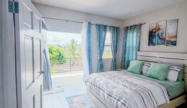 2 Bedroom, 6 Min to Beach & Warrens, Rental Car available in Saint James