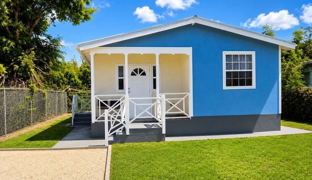 2BR Cottage, Walk to Brandons Beach | AC, WiFi in Bridgetown
