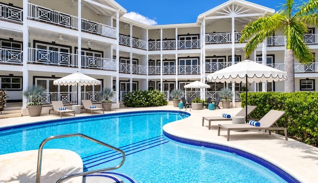 Sandbox Villa Stylish 3-bedroom on West Coast in St. James - steps to beach in Weston