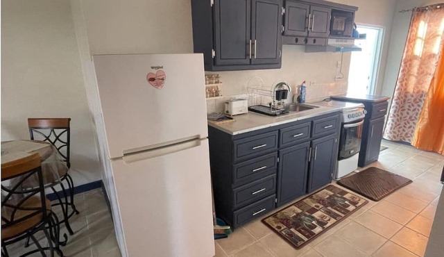2-bedroom upstairs Apt in brilliant Bridgetown with WiFi, AC, full kitchen etc. in Bridgetown