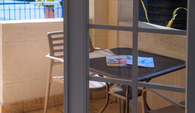 Cozy Room with Pool Access, and Modern Amenities in Oistins